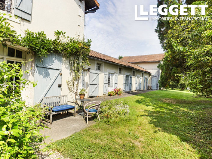 Image No.7-11 Bed Chateaux for sale