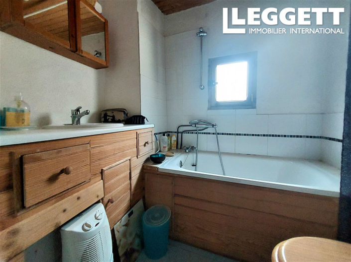 Image No.8-2 Bed House for sale