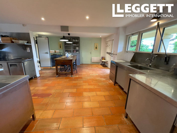 Image No.8-6 Bed House for sale