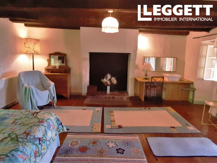 Image No.8-5 Bed House for sale