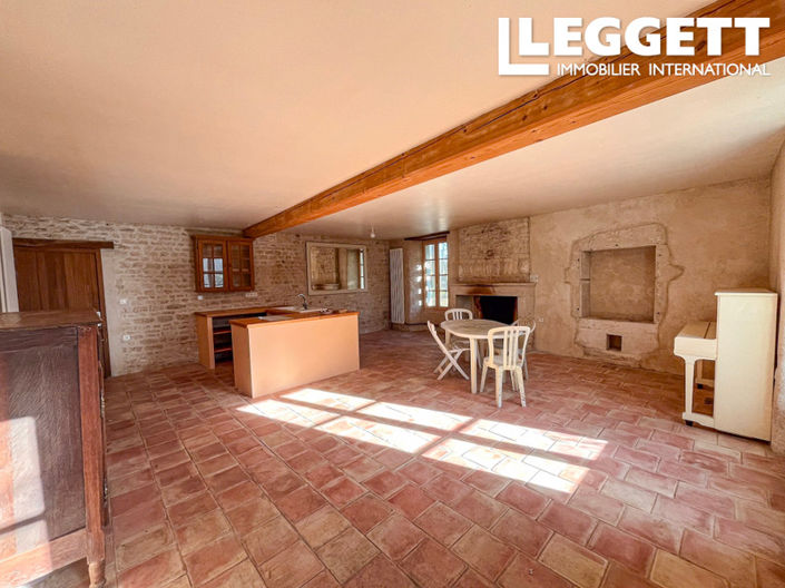 Image No.2-4 Bed House for sale