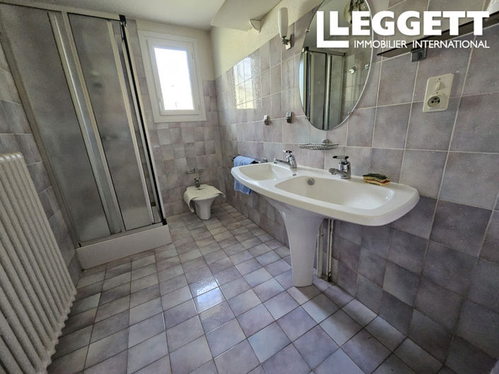 Image No.8-5 Bed House for sale