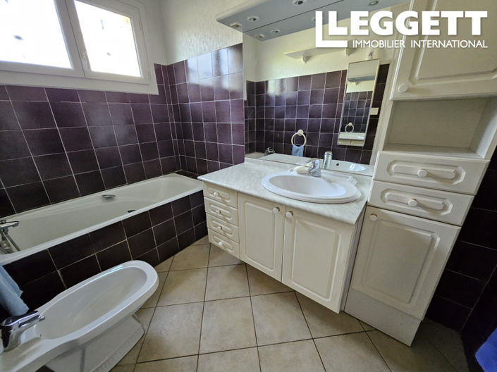 Image No.9-5 Bed House for sale