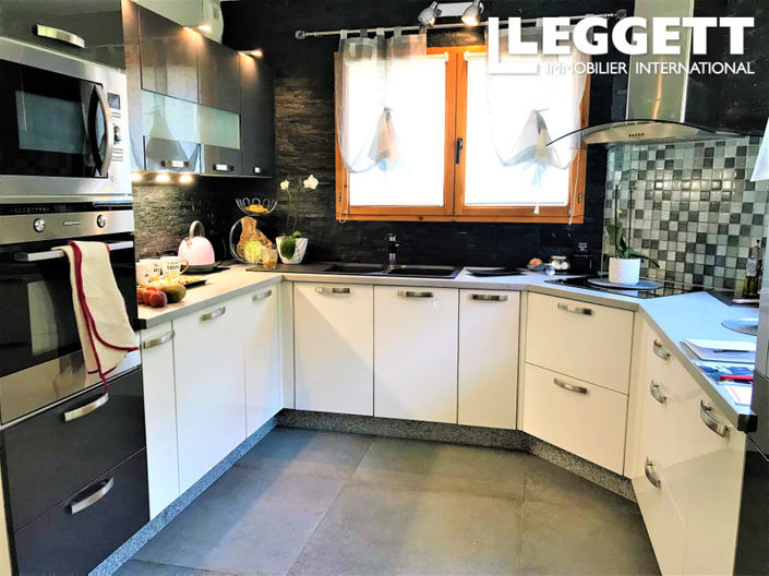 Image No.6-4 Bed House for sale