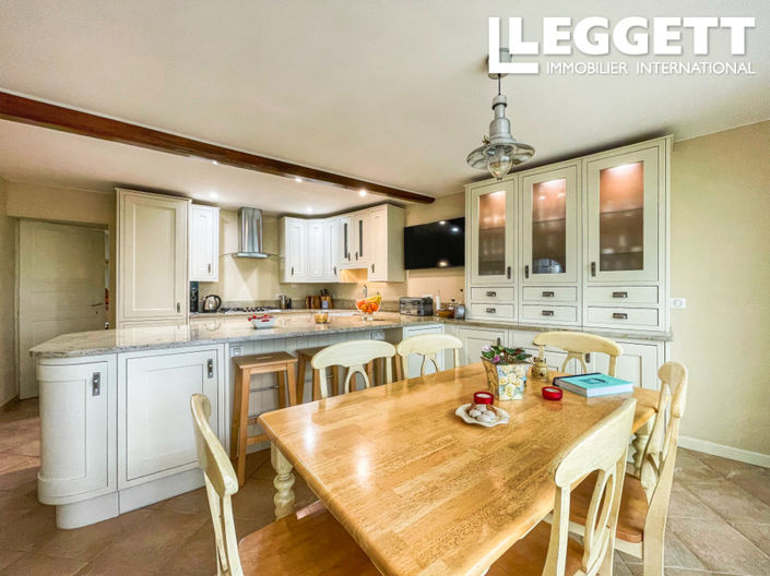 Image No.2-8 Bed House for sale