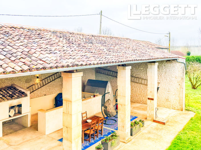 Image No.8-8 Bed House for sale