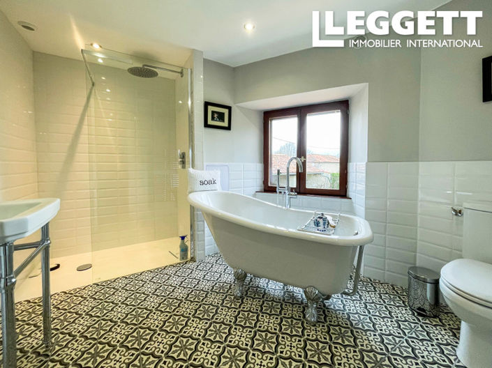 Image No.9-8 Bed House for sale