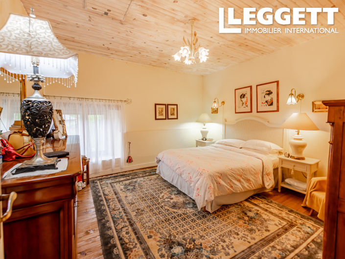 Image No.10-3 Bed House for sale