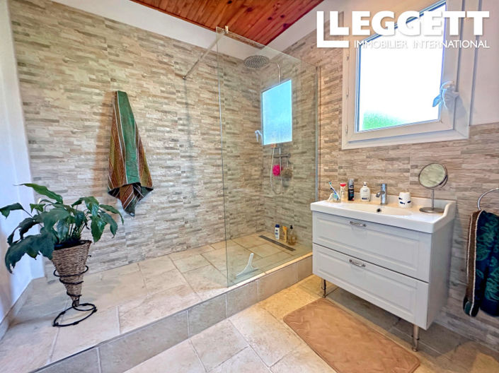 Image No.8-5 Bed House for sale