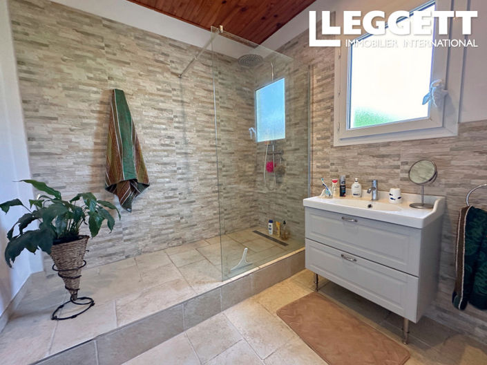 Image No.8-5 Bed House for sale