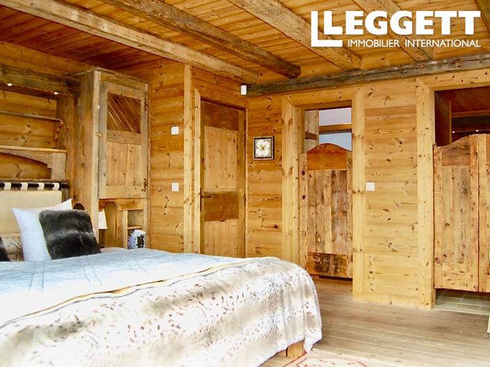 Image No.8-6 Bed House for sale