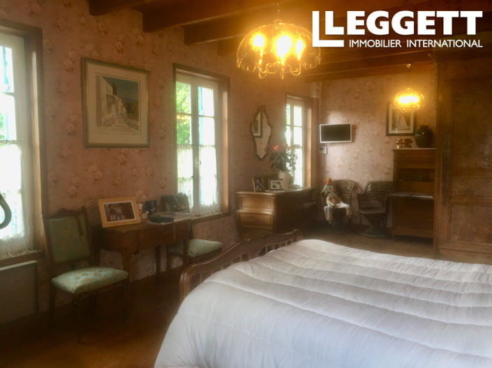 Image No.8-5 Bed House for sale