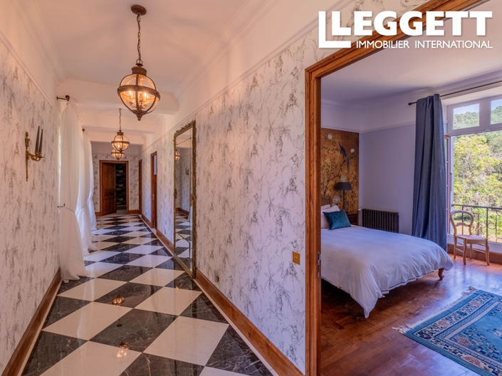 Image No.1-9 Bed House for sale