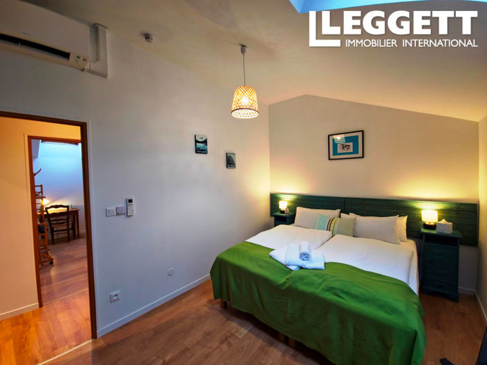 Image No.8-7 Bed House for sale