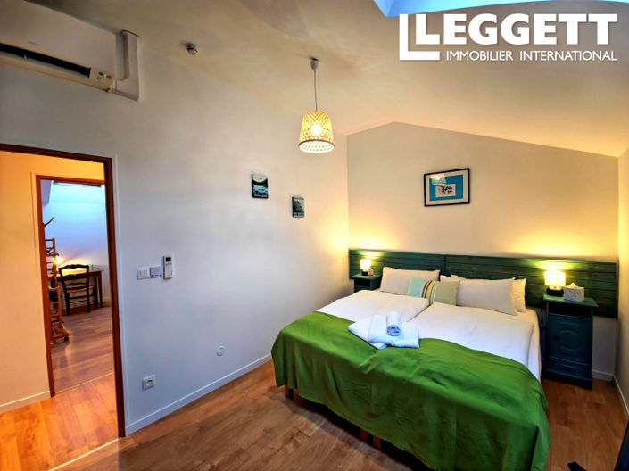 Image No.8-7 Bed House for sale