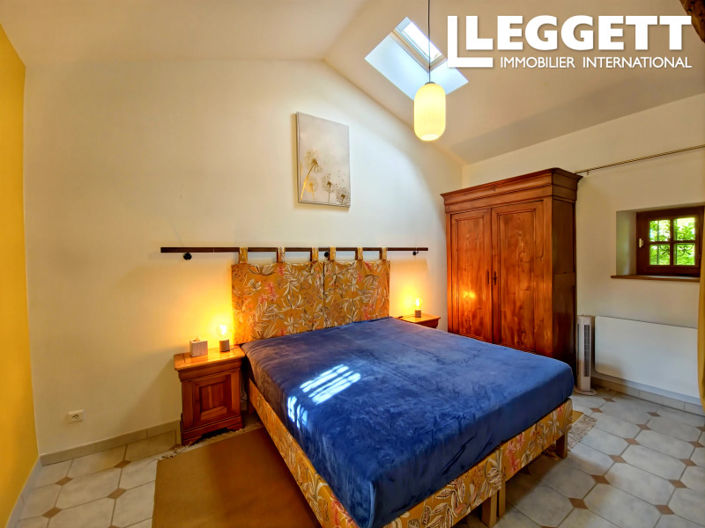 Image No.9-7 Bed House for sale