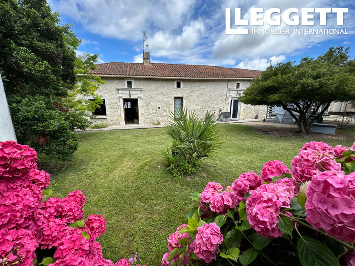 Image No.4-Commercial de 4 chambres à vendre à Charente