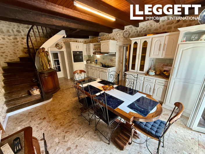 Image No.8-Commercial de 4 chambres à vendre à Charente