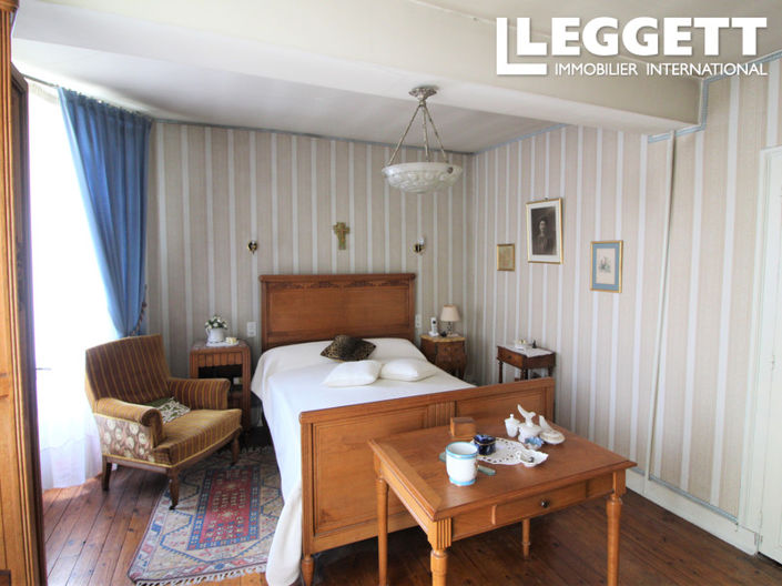 Image No.8-5 Bed House for sale