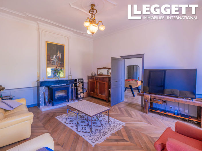 Image No.8-6 Bed House for sale