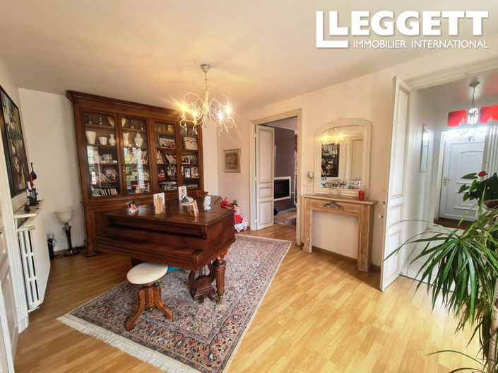 Image No.4-6 Bed House for sale