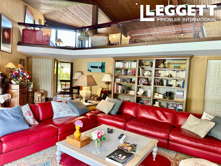 Image No.2-5 Bed House for sale