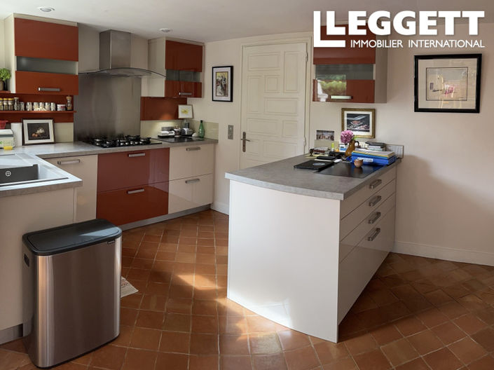 Image No.7-5 Bed House for sale