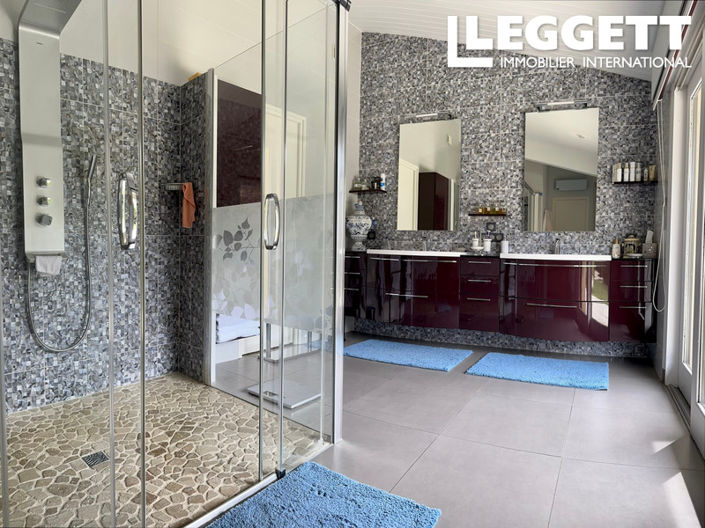 Image No.8-5 Bed House for sale