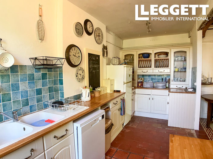 Image No.8-6 Bed House for sale