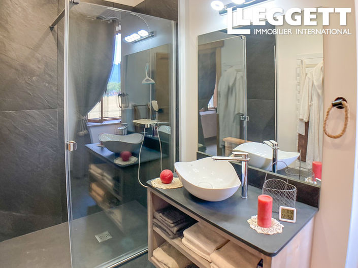 Image No.10-4 Bed House for sale