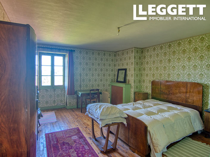 Image No.8-6 Bed House for sale