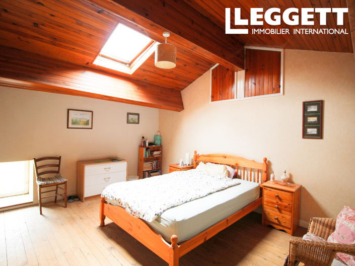 Image No.8-5 Bed House for sale