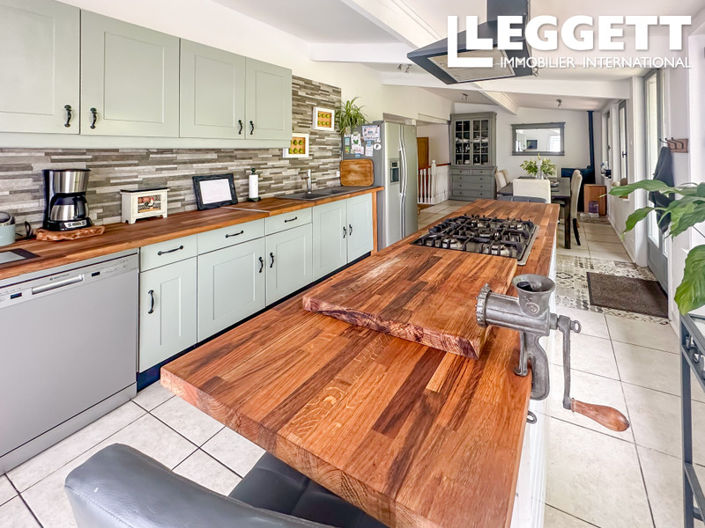 Image No.6-11 Bed House for sale