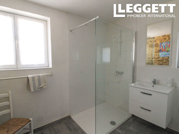 Image No.8-6 Bed House for sale