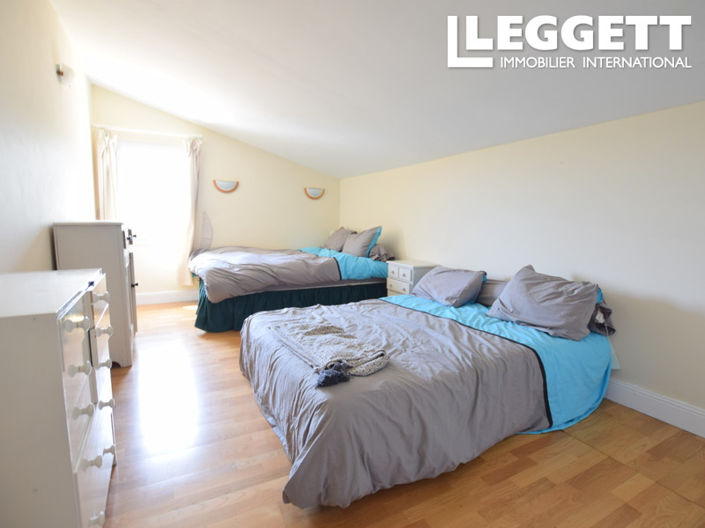 Image No.10-6 Bed House for sale