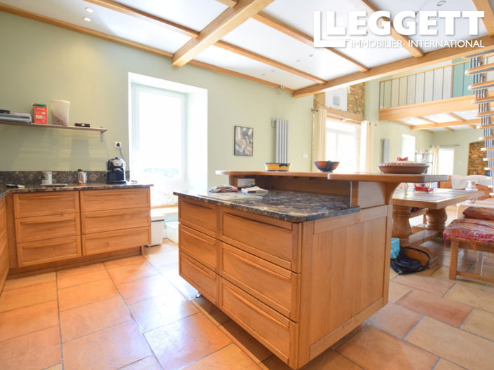 Image No.7-6 Bed House for sale