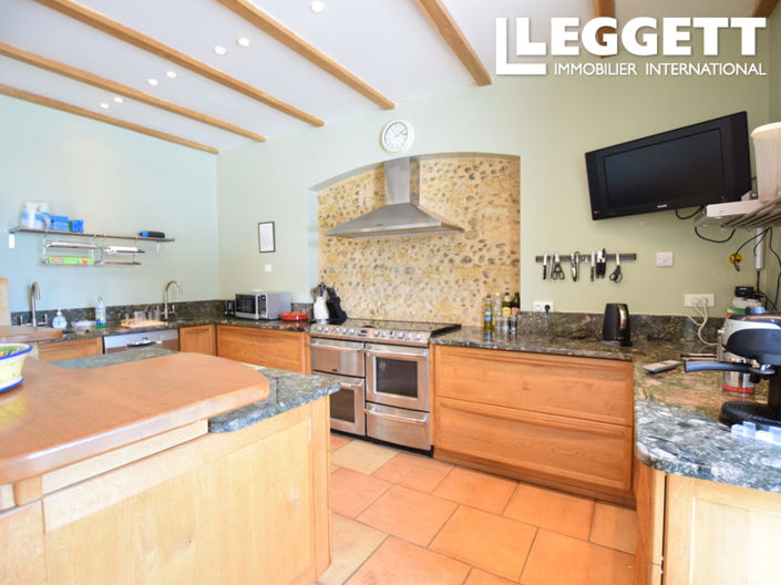Image No.8-6 Bed House for sale