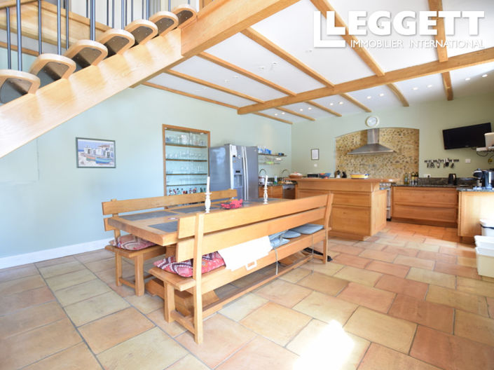Image No.9-6 Bed House for sale