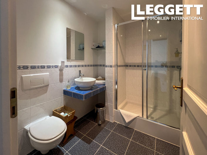 Image No.8-5 Bed House for sale