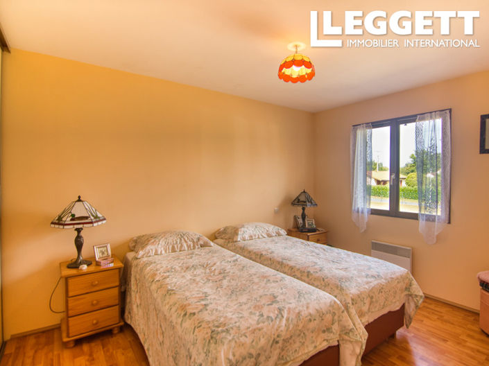 Image No.6-2 Bed House for sale