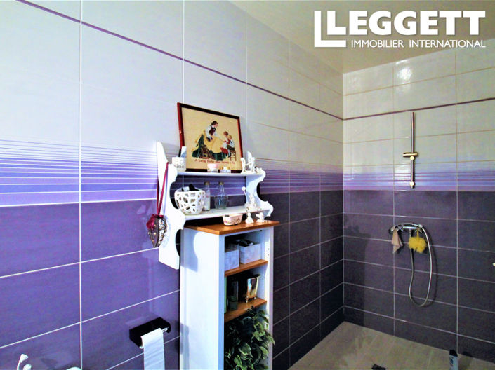 Image No.8-5 Bed House for sale