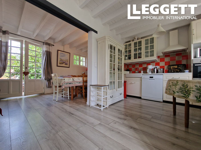 Image No.6-8 Bed House for sale