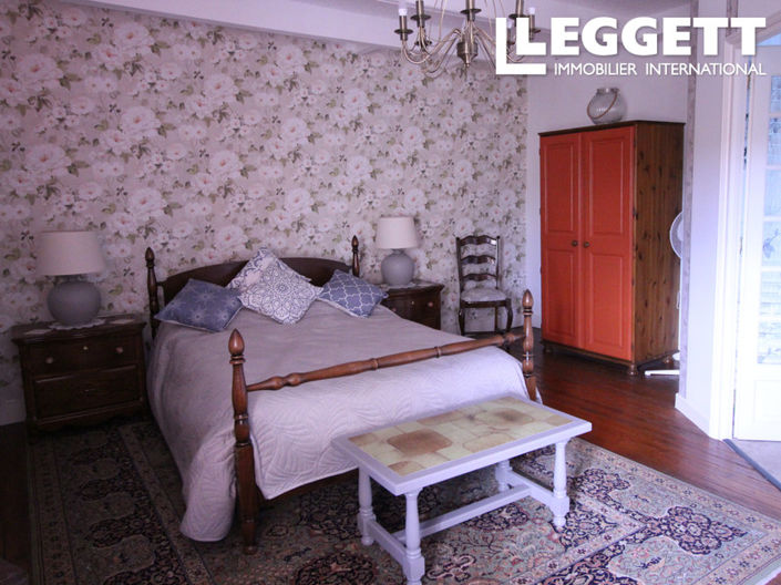 Image No.6-6 Bed House for sale