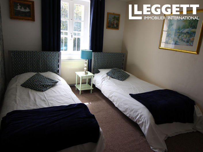 Image No.6-6 Bed House for sale