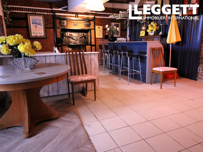 Image No.8-6 Bed House for sale