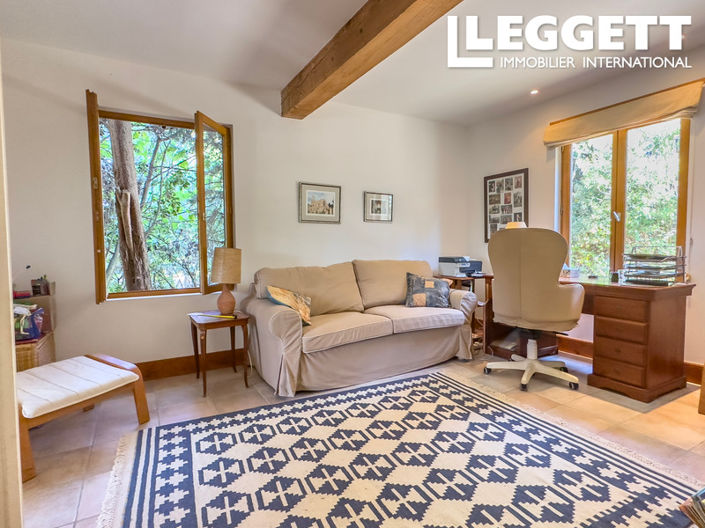 Image No.10-8 Bed House for sale