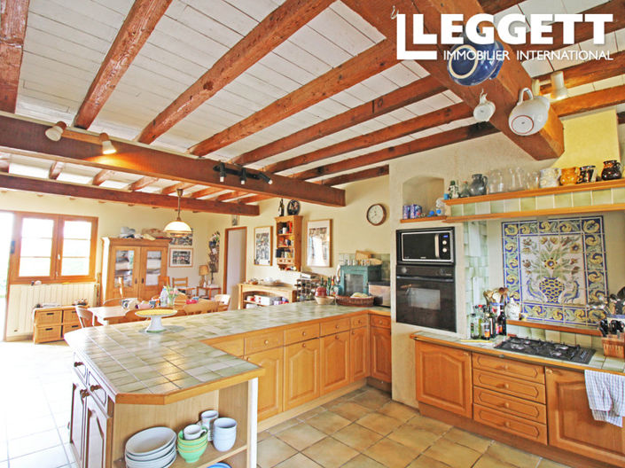 Image No.9-8 Bed House for sale