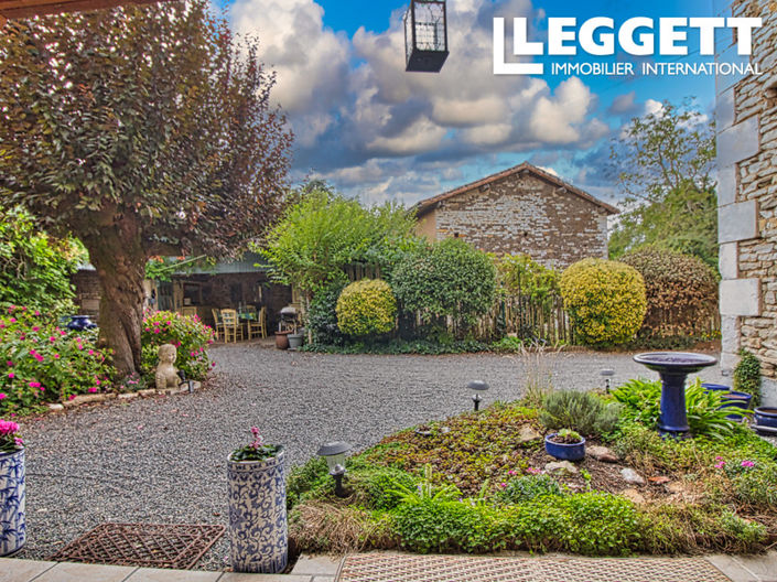 Image No.2-Maison de 2 chambres à vendre à Saint-Jean-de-Sauves