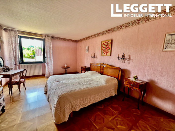 Image No.5-6 Bed House for sale