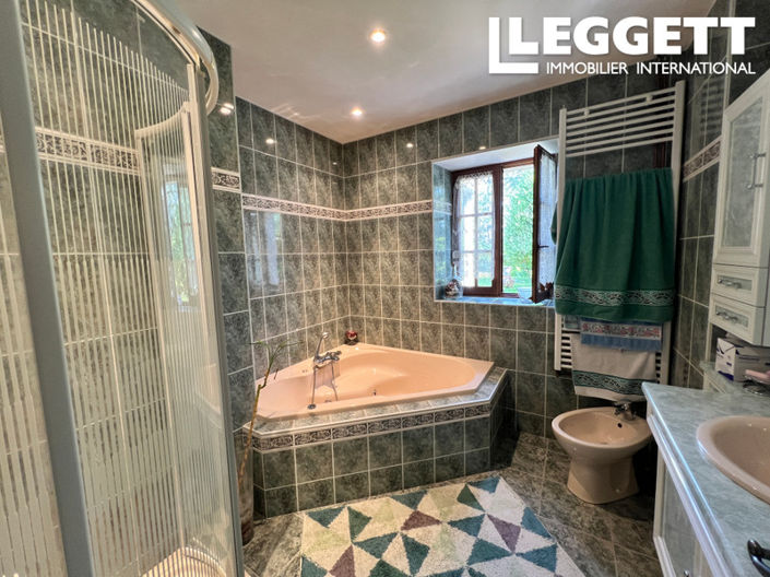 Image No.8-6 Bed House for sale